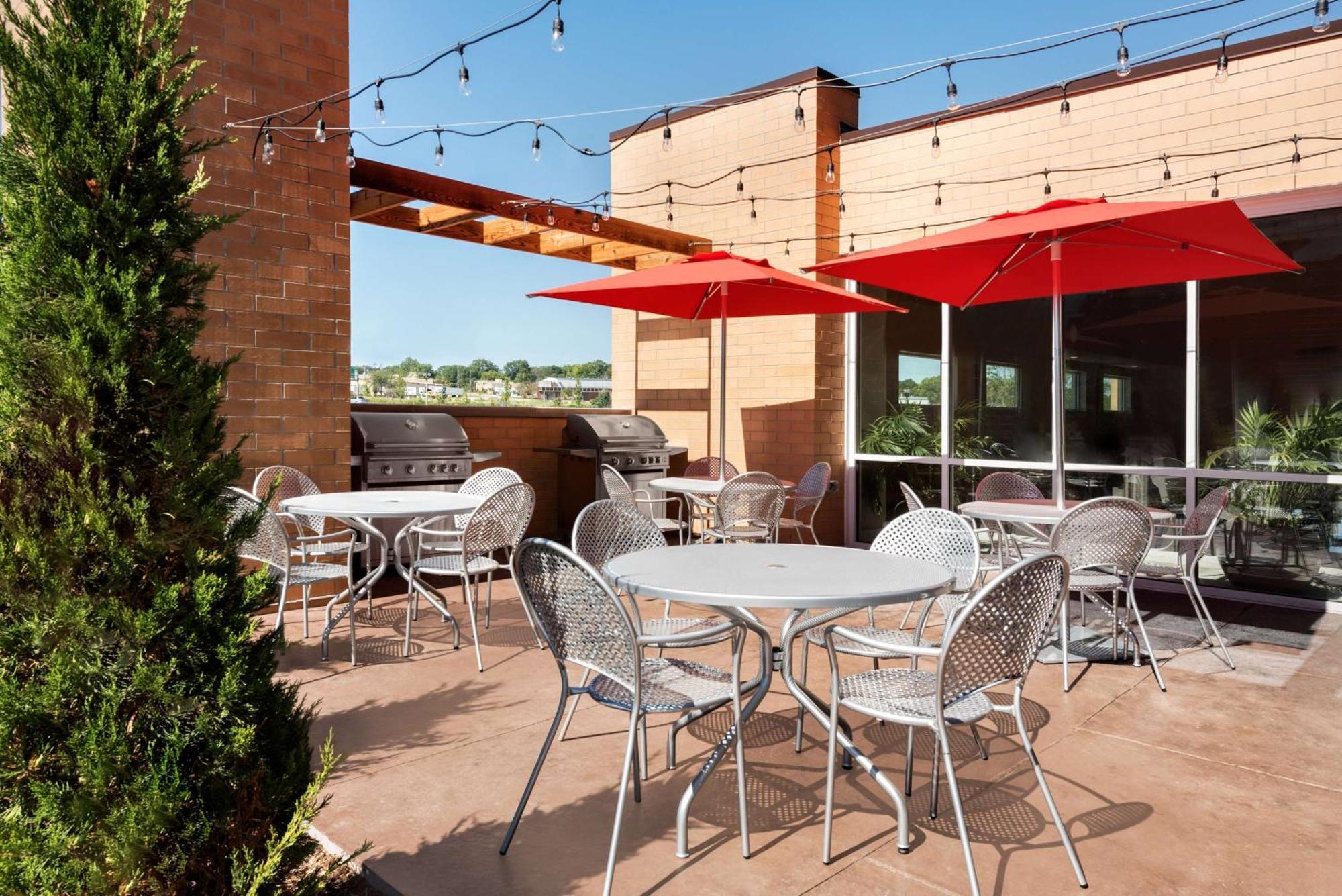 Home2 Suites By Hilton Menomonee Falls Milwaukee Exterior photo